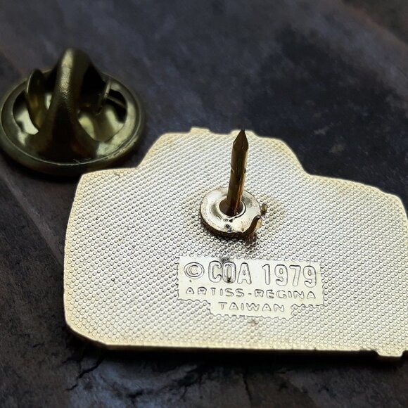 Vintage Canon Camera Olympic Pin Enamel 1979 - Picture 2 of 2